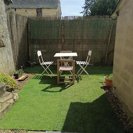 Appartement Rez De Jardin La Chartre-sur-le-Loir Exterior photo